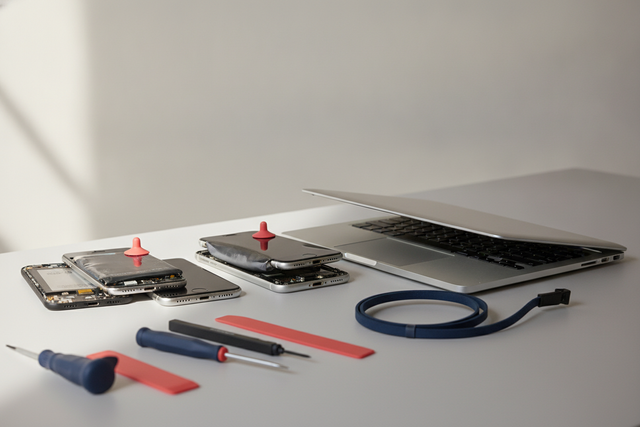 Batería hinchada en móvil, iPhone o MacBook ¿Qué hacer?